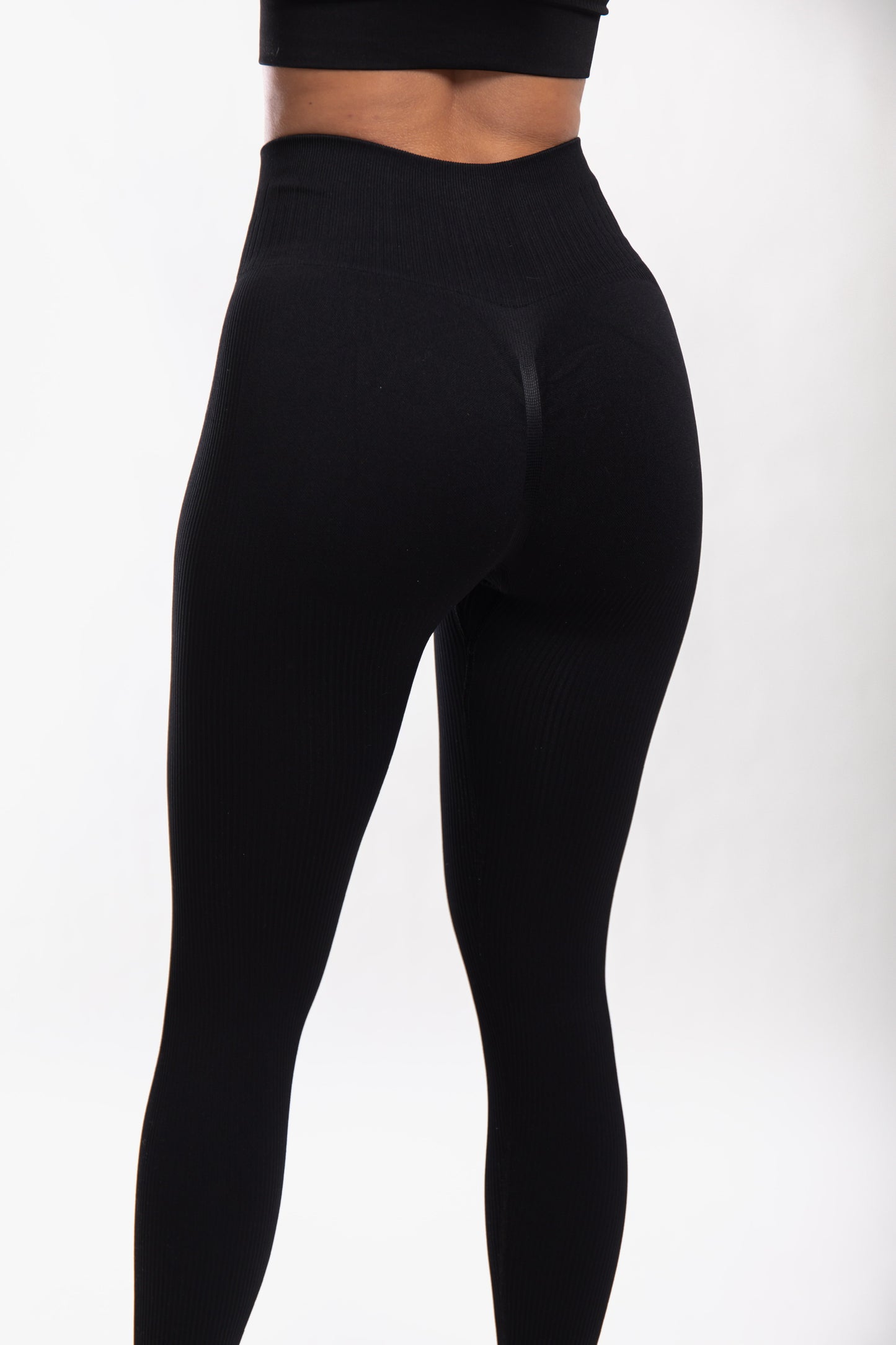 ATHLETIC DISTRICT - bequeme Ripp Sportleggins Seamless- Schwarz