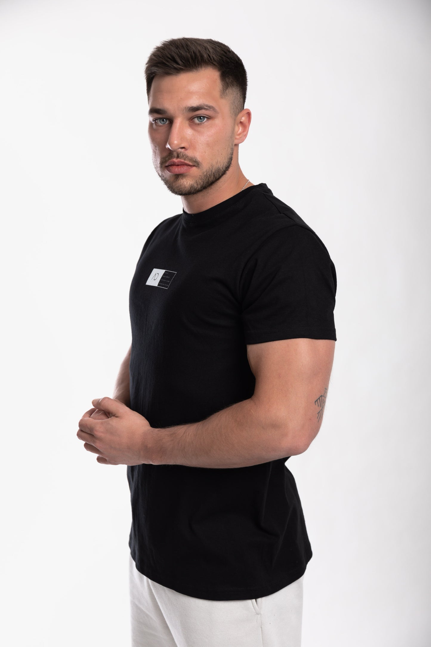 Athletic District - WE GRIND Kollektion - Muskel Fit Premium T-Shirt black white print
